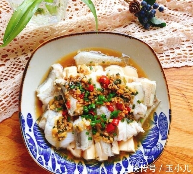 豆腐鱼好吃又有营养，吃了更聪明，和豆腐一起搭配，开胃又下饭