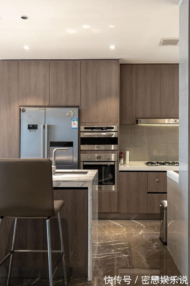 本案|再买房，我一定学她家沙发不靠墙，往前挪0.5米，完工反而实用