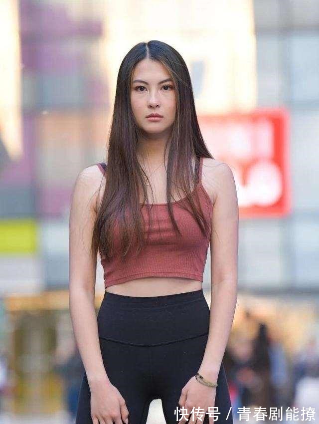 连衣裙 “御姐范”的打底裤美女,风格可简单休闲,白里透白!