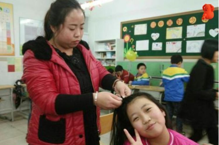 短发|看到孩子被幼儿园老师扎的头发,宝妈心疼极了,老师:那你剪短发
