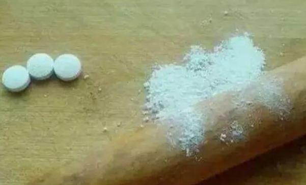 这3款家中常备药,过期了甭扔!简单处理就变成养花材料