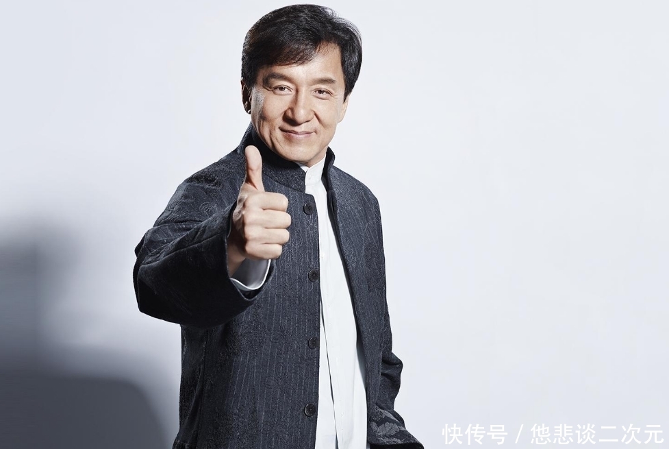 她6岁被成龙抱着上春晚，14岁演《花千骨》被说丑，现在颜值大变