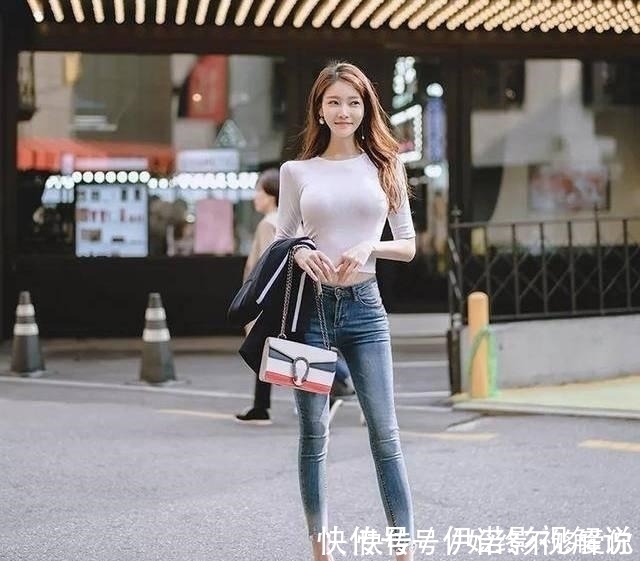 青春|街拍:青春活泼的个性小姐姐,又有大女人的成熟优雅
