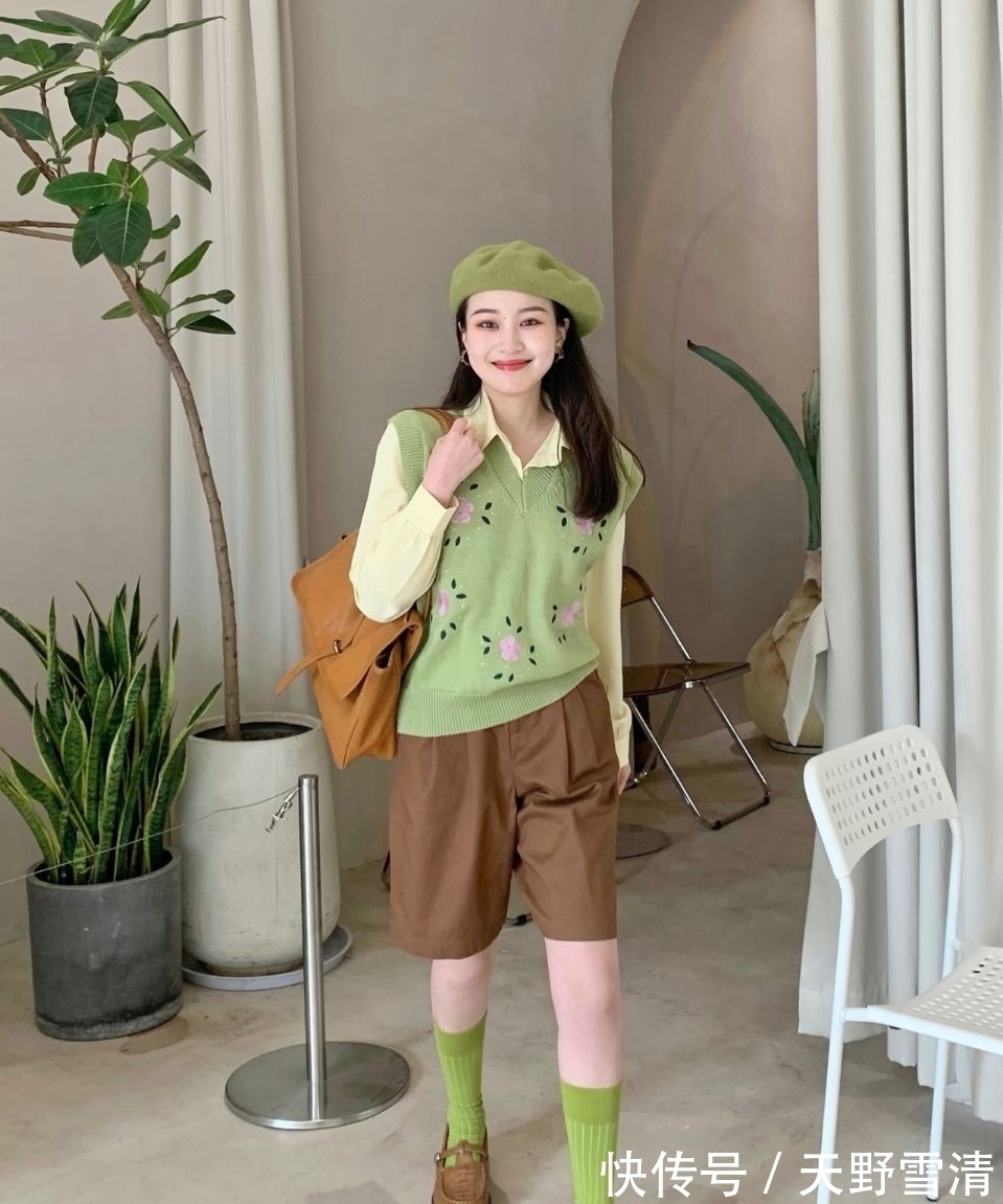 圈粉 长相不惊艳、个头也矮,她为啥凭穿搭圈粉5万?这穿衣配色绝了