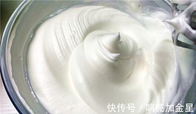 教你不开裂不塌陷，水光肌古早抹茶纸杯蛋糕，步骤详细一学就会！