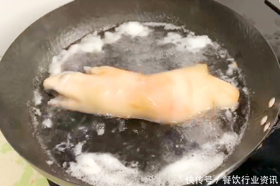 牛羊肉|红烧猪蹄美容又养颜,比牛羊肉还温补,女性要多吃