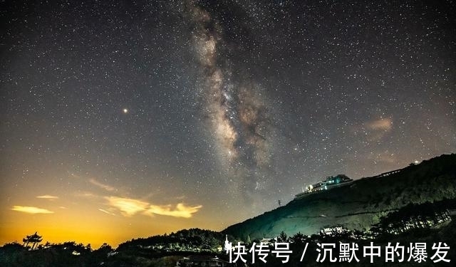 巨蟹|在2月份，桃花绽放，旧爱相约，四大星座痴情不改，终将甜蜜复合