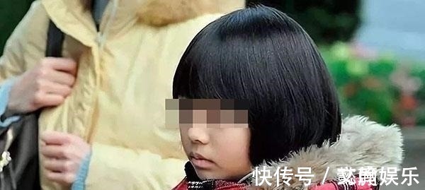 小袁|1岁宝宝犯错被“罚站”,无辜卖萌的样子,让妈妈瞬间就心软了