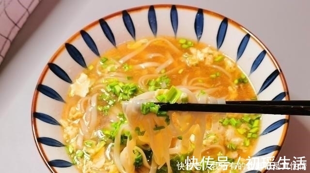 芝麻油|一人在家，煮碗面最省时间，10分钟出锅，又省事又好吃还热乎