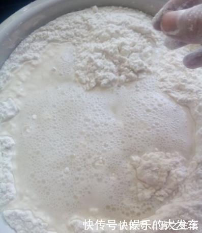 天冷发面，别直接放酵母！教你一个小窍门，30分钟发满盆，好吃