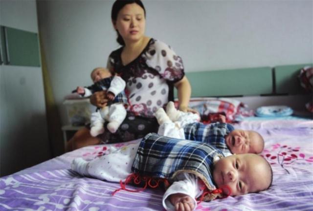 三胞胎|爸爸姓“老”,给三胞胎儿子取的名字太随意,一家人哭笑不得