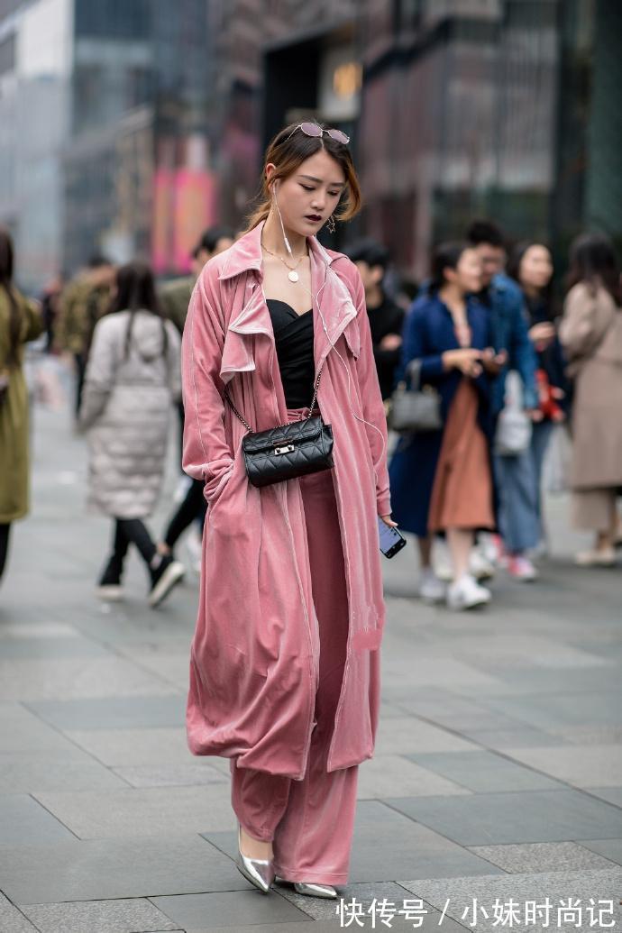 色款|12款同色系穿搭look,美得不尽相同,看完或许你会爱上这种风格!