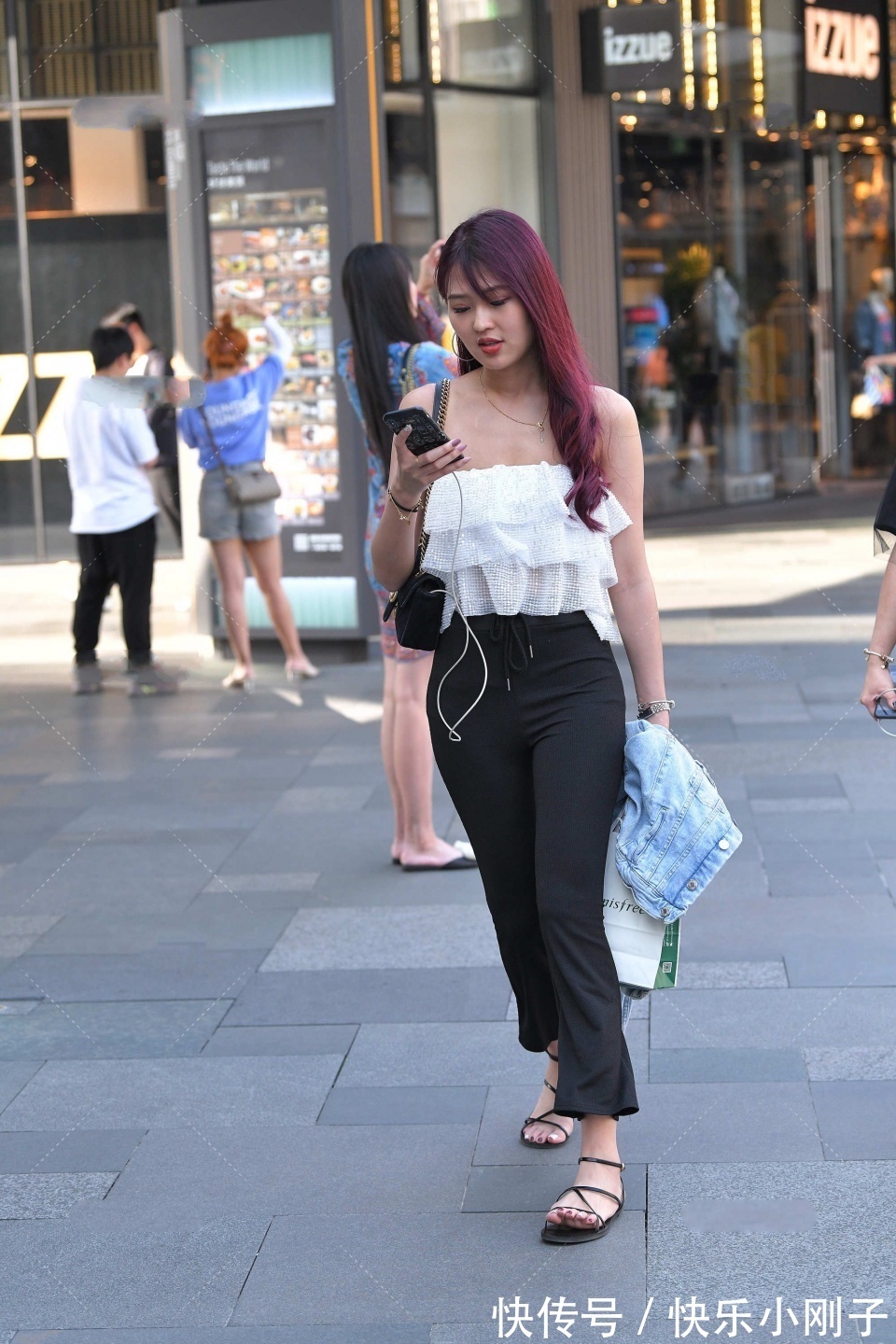 荷叶|清凉一字肩,雪纺面料轻薄透气,荷叶边装饰清新甜美,太显瘦了