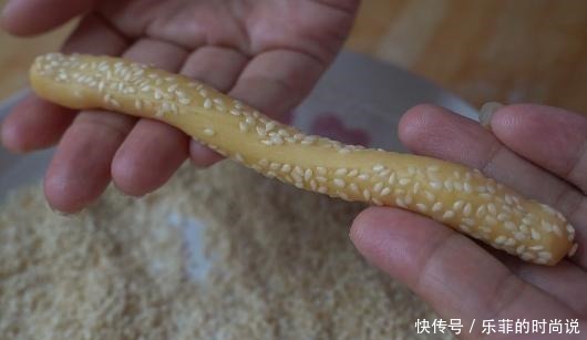 面粉|3个鸡蛋1碗面粉,你最想不到的做法,比油条简单,比油饼好吃