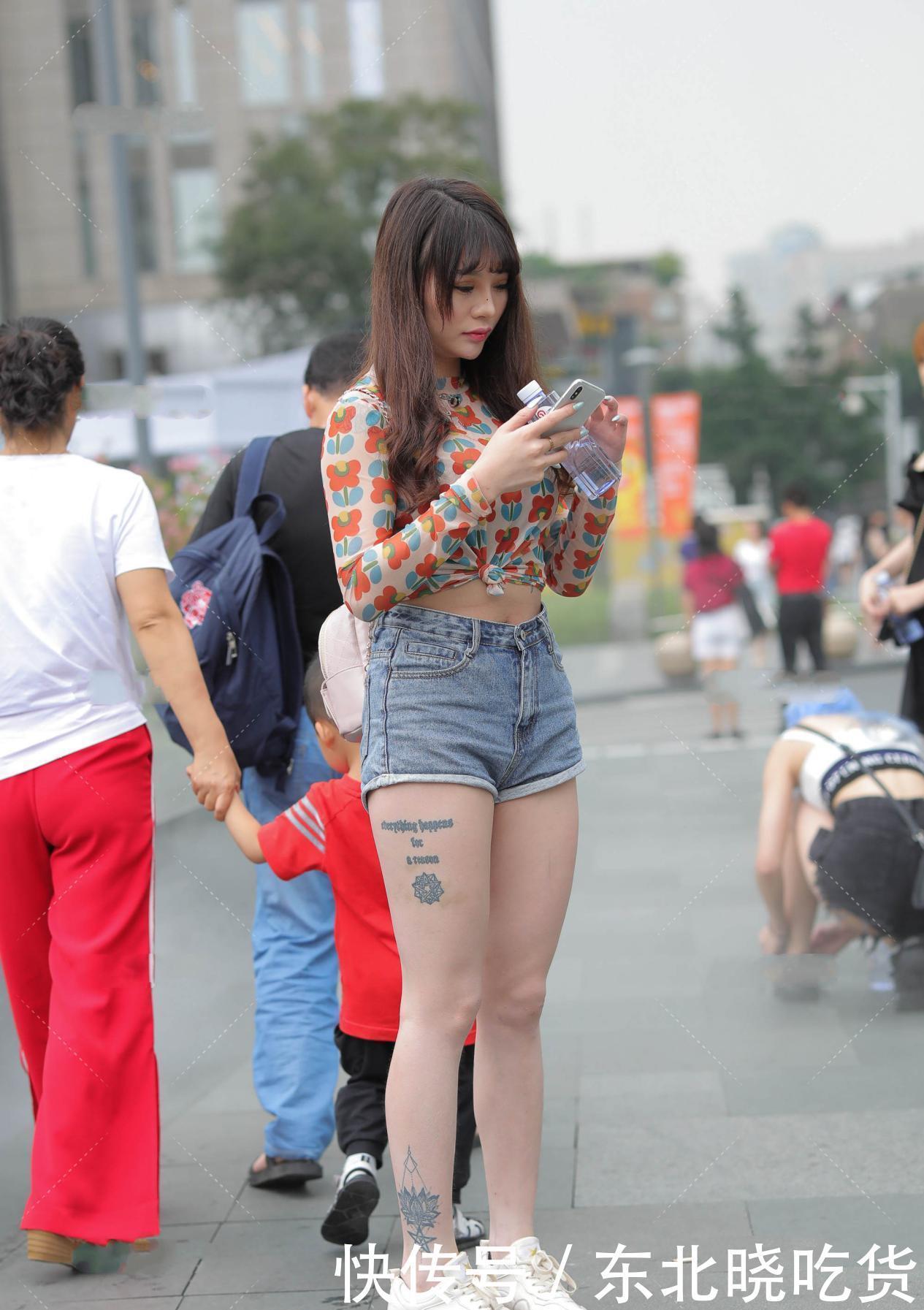 纯白色|时尚:想时尚高雅,试一试泡泡袖和短裙,演绎出美丽