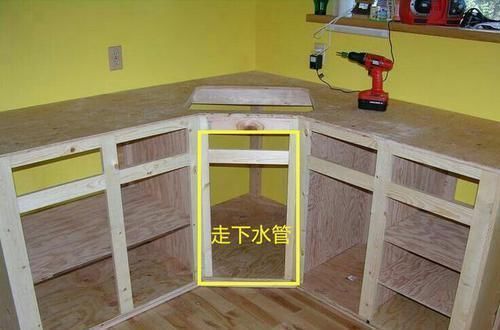 拐角|同样都是小厨房,他家把水槽挪到橱柜拐角处,见缝插针放下3个槽