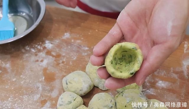 古老的窝窝头：吃一个顶顿饭，吃两个饱一天，00后见都没见过