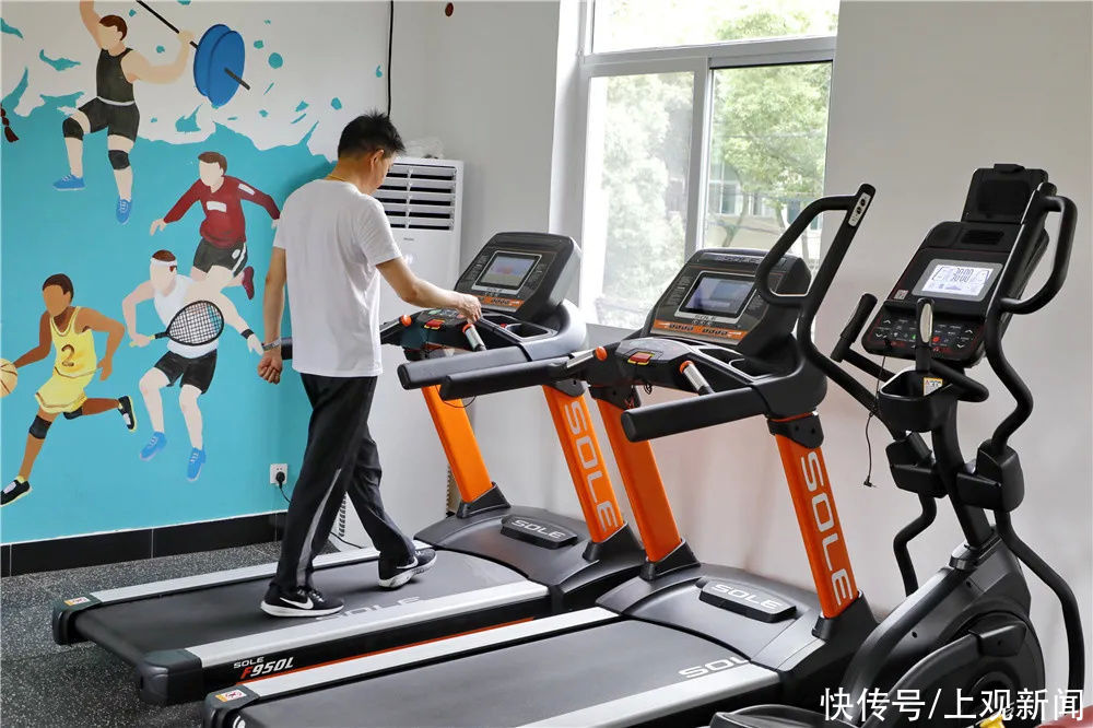 群体科|全区首家！这个专为金山老年人设计的“健身养生房”开放啦