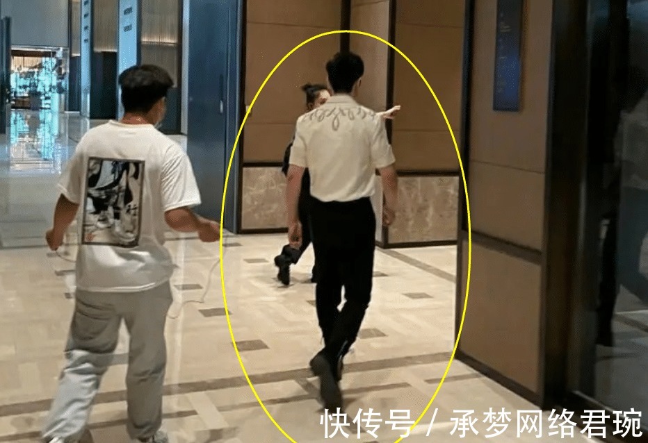 丁真|《中餐厅5》路透生图,黄晓明身材比例很抢镜,真实身高一目了然