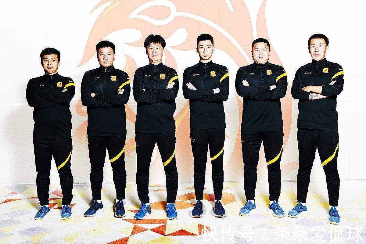 集训|国足4消息!郑智入选MVP,费莱尼被赞英雄,国足集训有40人