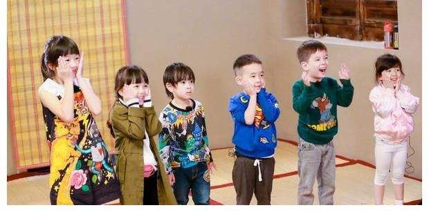 《爸爸5》萌娃重聚 Jasper与小泡芙玩游戏气氛欢乐