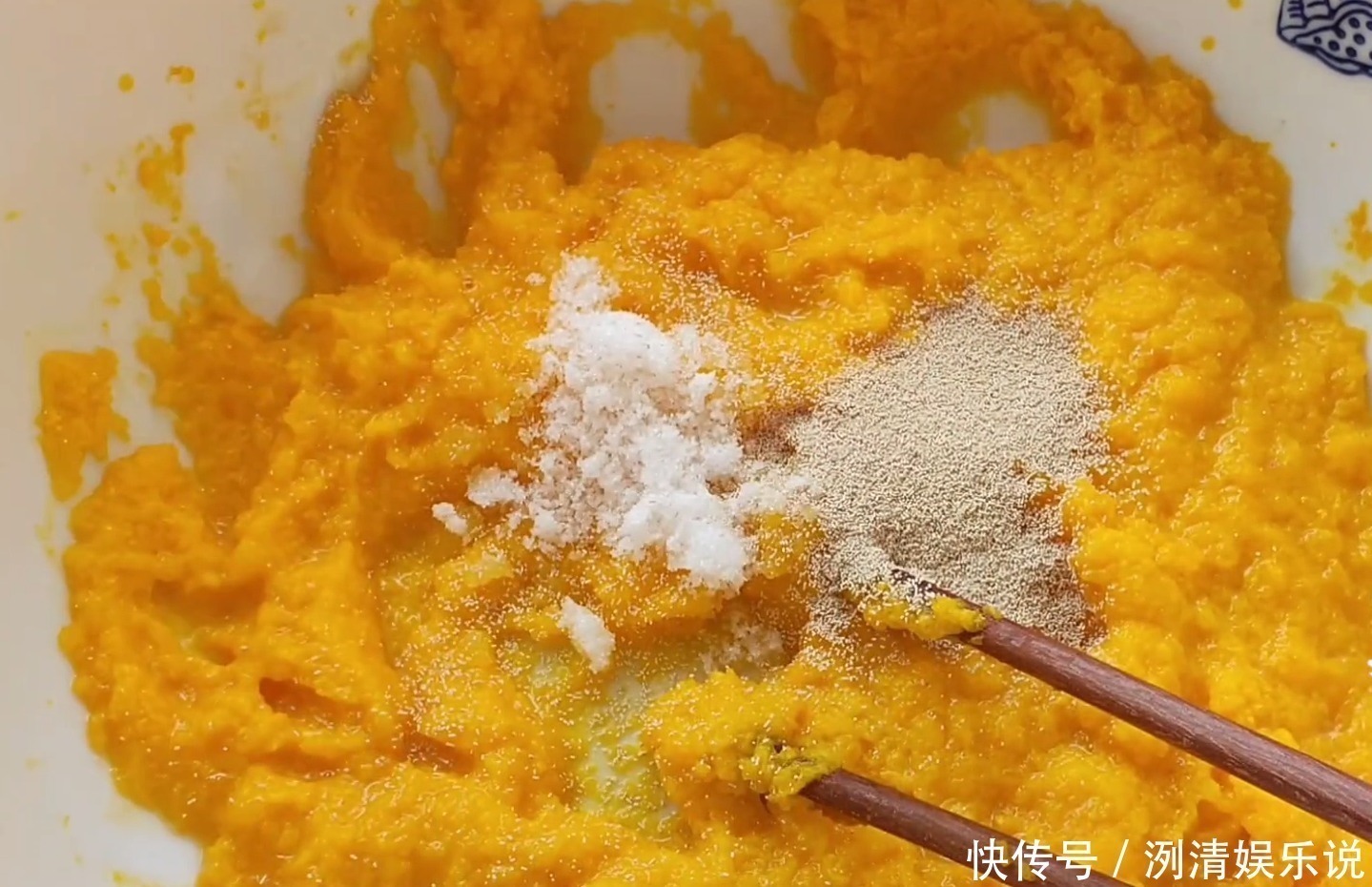 南瓜小馒头|半个南瓜,一碗牛奶,不用发面,奶香浓郁,松软香甜,孩子抢着吃