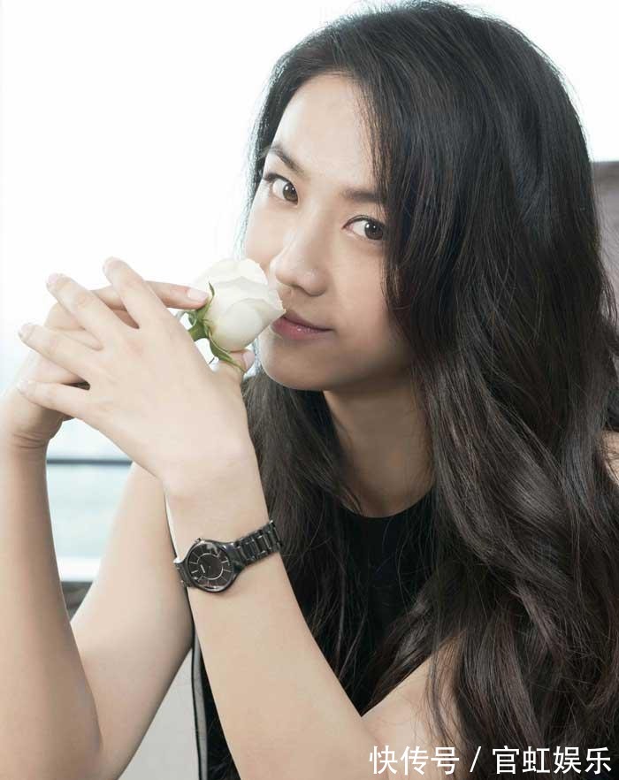 穿搭&女人戴“手镯”还是“手表”好看三个理由告诉你,戴错很尴尬!