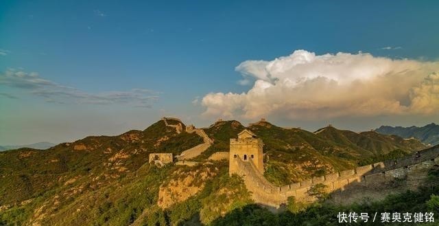 滦平县境内山峦叠嶂，雄伟壮观，远足旅行的好地方