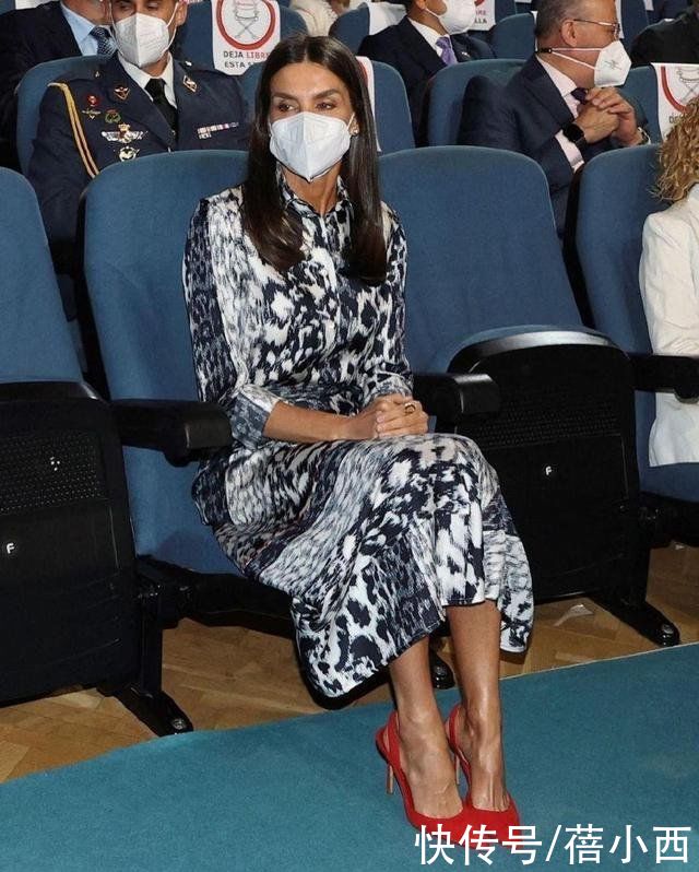 西班牙|西班牙王后无惧皱纹和白发，深知会打扮比长相重要，这样能美到老