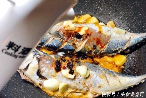 9月这鱼正当季,吃过熏的煎的,整只红烧更“带劲”,7元1斤实惠