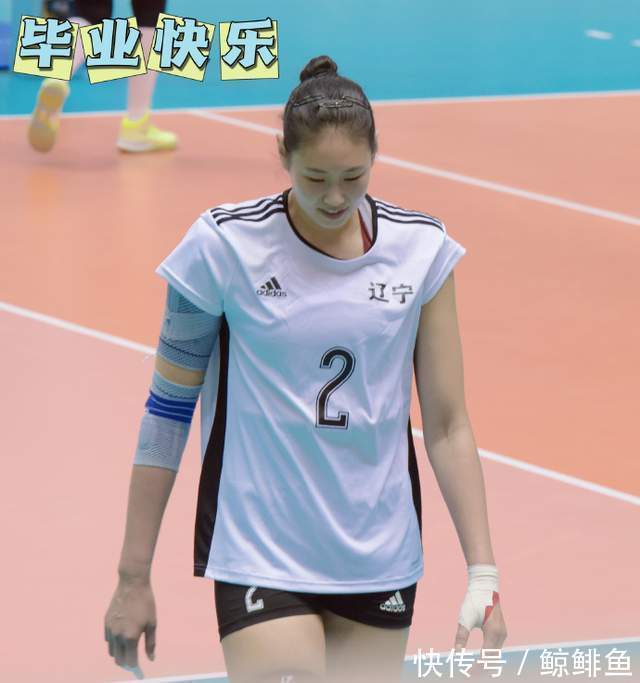 副攻|師徒勝似母女！顏妮曬與郎平相擁照，若無郎平她或難有今日成就