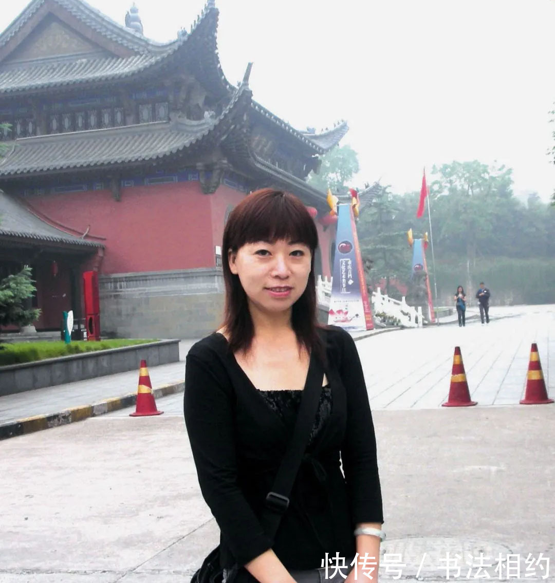 楷书|她是一位将草书写到极致的美女书法家,书作跌宕起伏,汹涌澎拜