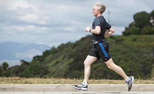 空腹|晨跑适合跑多少公里？每天坚持晨跑的人，要把握好分寸