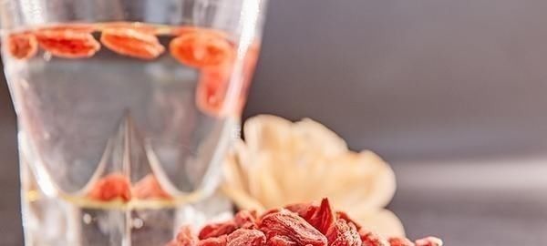 血栓|黄芪的“绝佳拍档”被发现,一起泡水喝,不仅养肝还能改善血栓