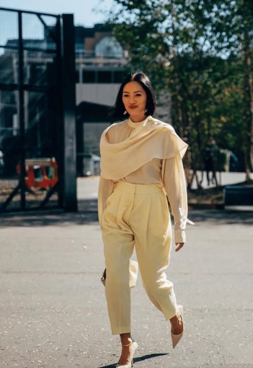 最近火了一种颜色，叫“奶枣色”，显白提气色，很适合黑黄皮