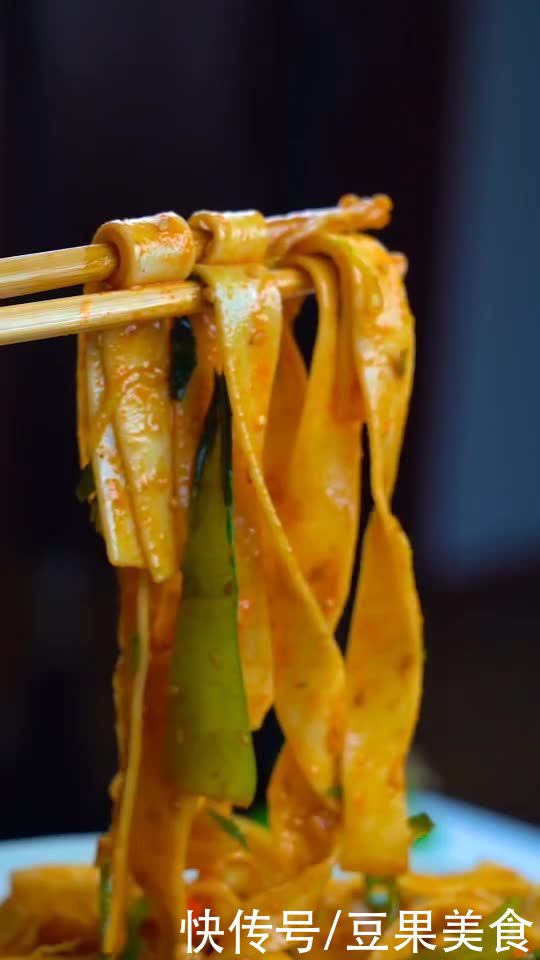 小米椒|说起家常菜,“亦”碗油泼面不能少