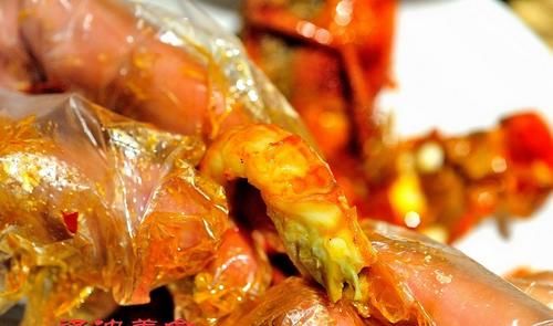 首家会飞的火锅落户沈阳，大虾火锅飞起来，小龙虾九块九