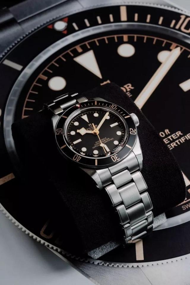 欧米茄|手腕较细的男人，可以佩戴哪些腕表？