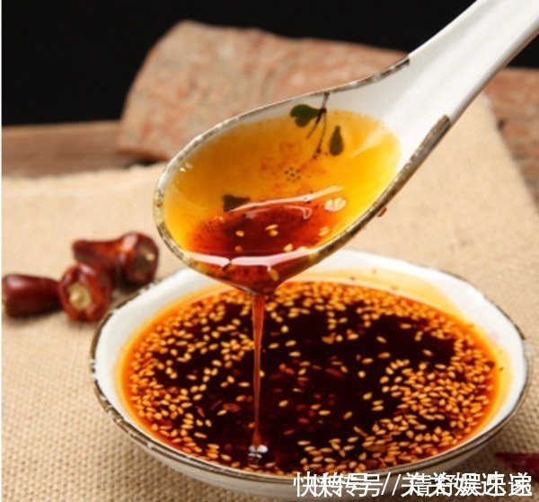 辣椒|做辣椒油时，直接淋热油就废了！如此做，辣椒油香辣红亮不发黑