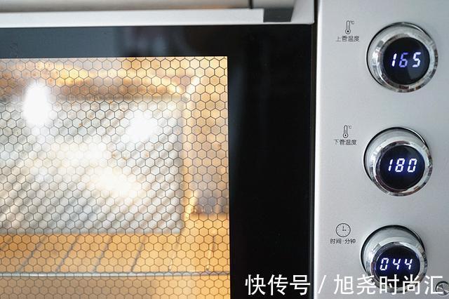 吐司|贝贝南瓜香甜软糯，做成吐司馅料好吃到爆，这食谱已被千人收藏了