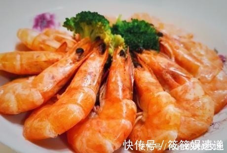 大虾|水煮大虾，放盐还是放醋牢记3个要点，虾肉鲜嫩，还无腥味