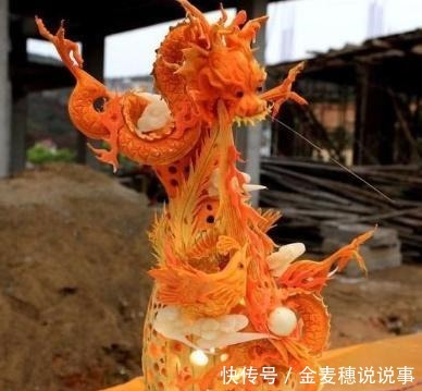 米其林大厨靠一朵“芒果花”出名，中国大厨默默拿出一条“龙”