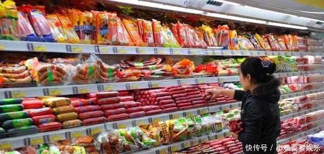 买火腿肠时,认准包装上有“这行字”,无论什么牌子,都是优级肠