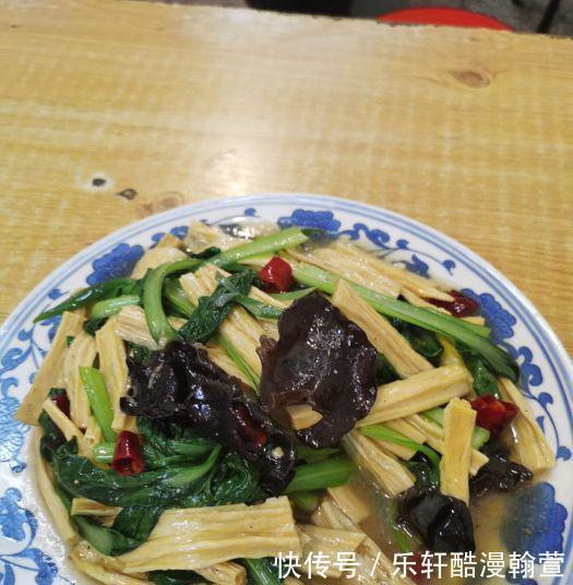 藏在西安巷子深处的家常菜馆,下午5点才开门,有30年前的味道