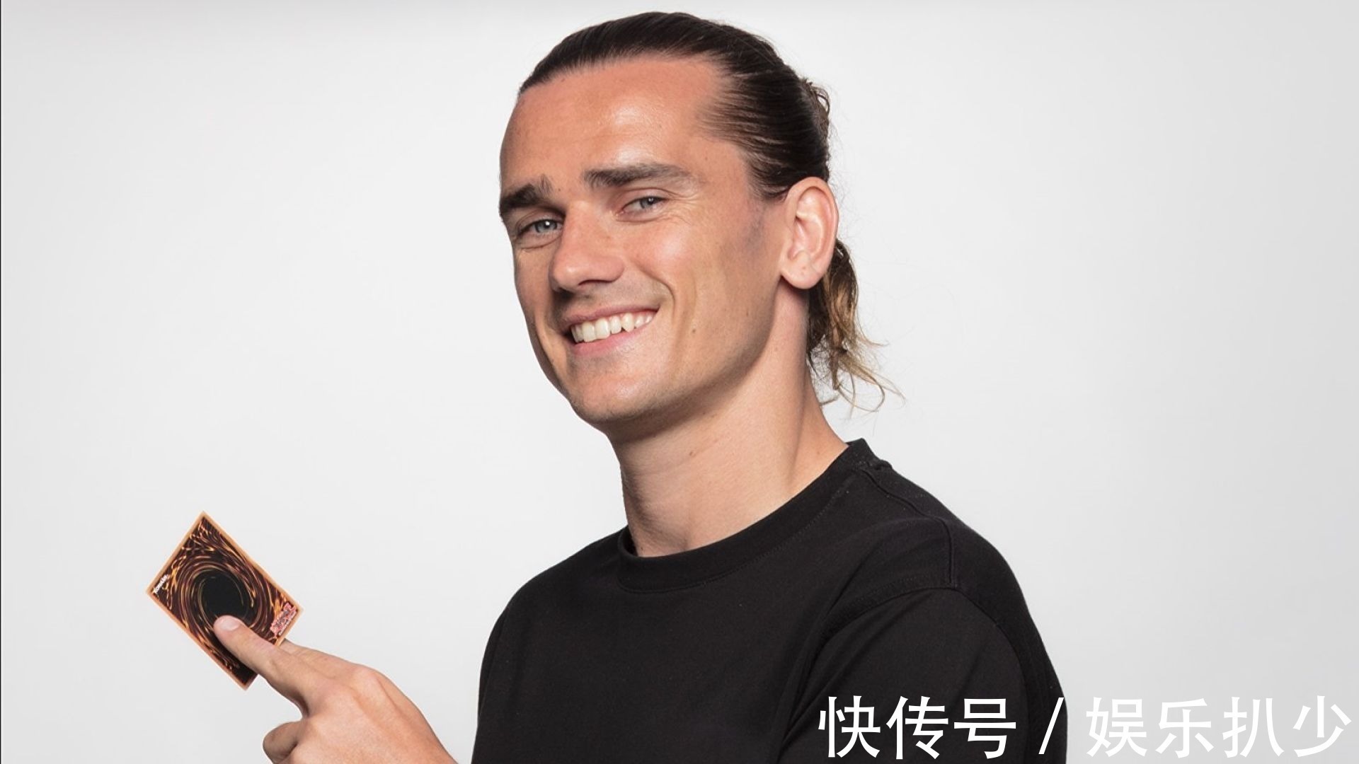 巴塞罗那|巴萨天王格里茲曼荣耀返回马竞!球迷欢呼雀跃迎接圣驾