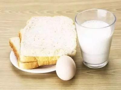 “早餐”決定健康！晨起做好3件事，多吃4類食物，身體好營養(yǎng)足