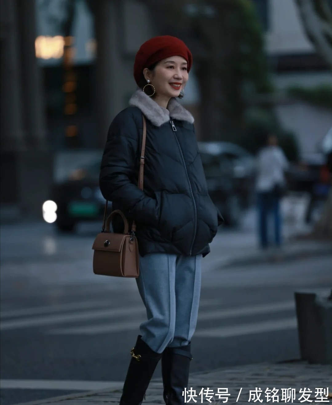 腰带 五十岁的女人穿羽绒服,千万别犯这三个错误,掉档次又容易显老