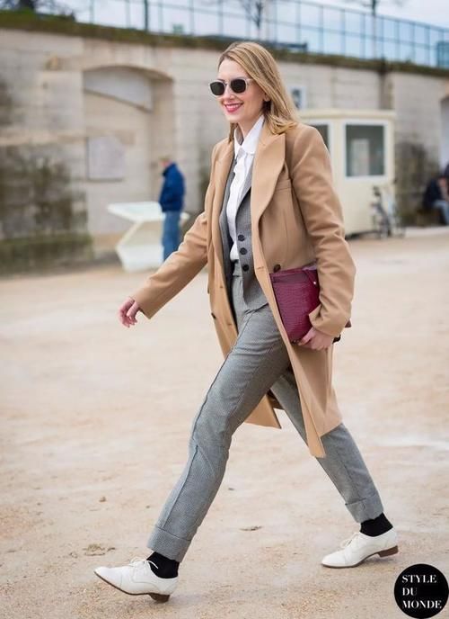 同色系搭配，亮色的配饰随便换，每天都像穿了新套装！