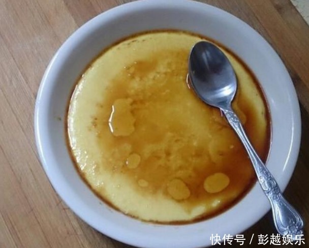 鸡蛋羹总是蒸的不嫩滑教你3个小技巧,蛋羹无蜂窝,吃着像布丁