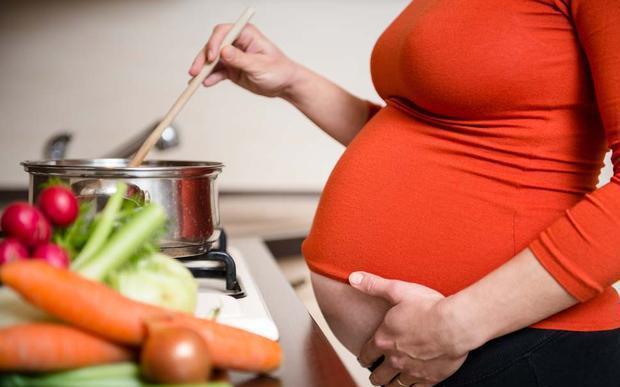 孕吐|女性怀孕时，这4种食物不能错过，对胎儿发育有益，还能缓解孕吐